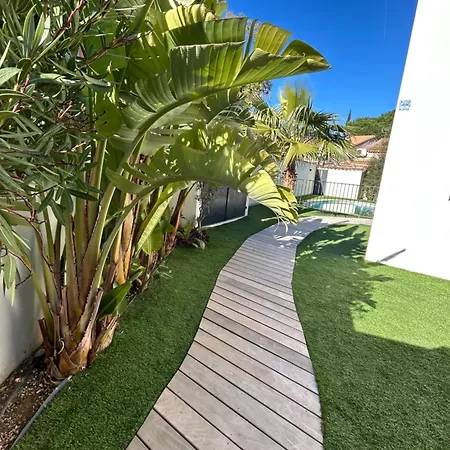 Maison Moderne Avec Piscine 別荘 *